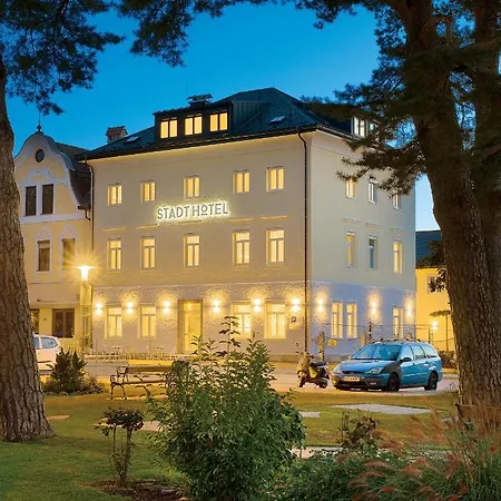 Stadthotel Oberndorf - 24h Self Check-in Terminal מלון
